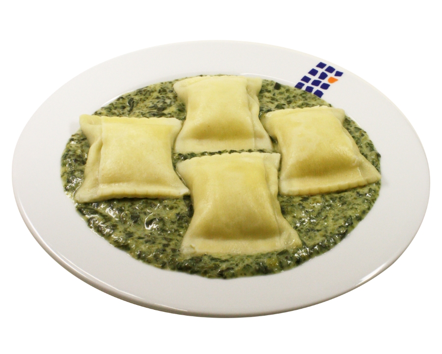 Maultaschen mit Gemüsefüllung auf Spinat-Käsesauce